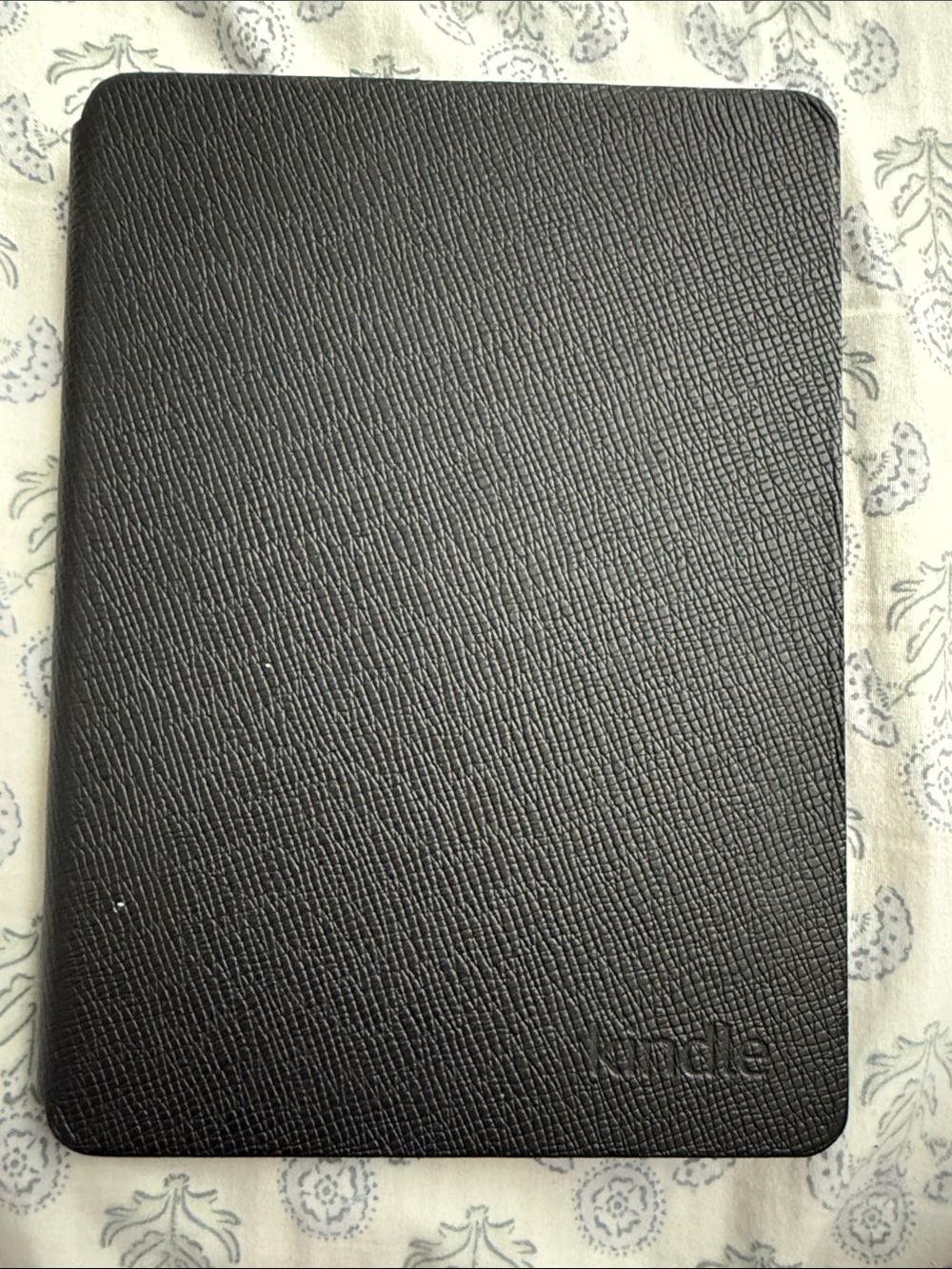 Kindle Paperwhite 11th Gen Black with case